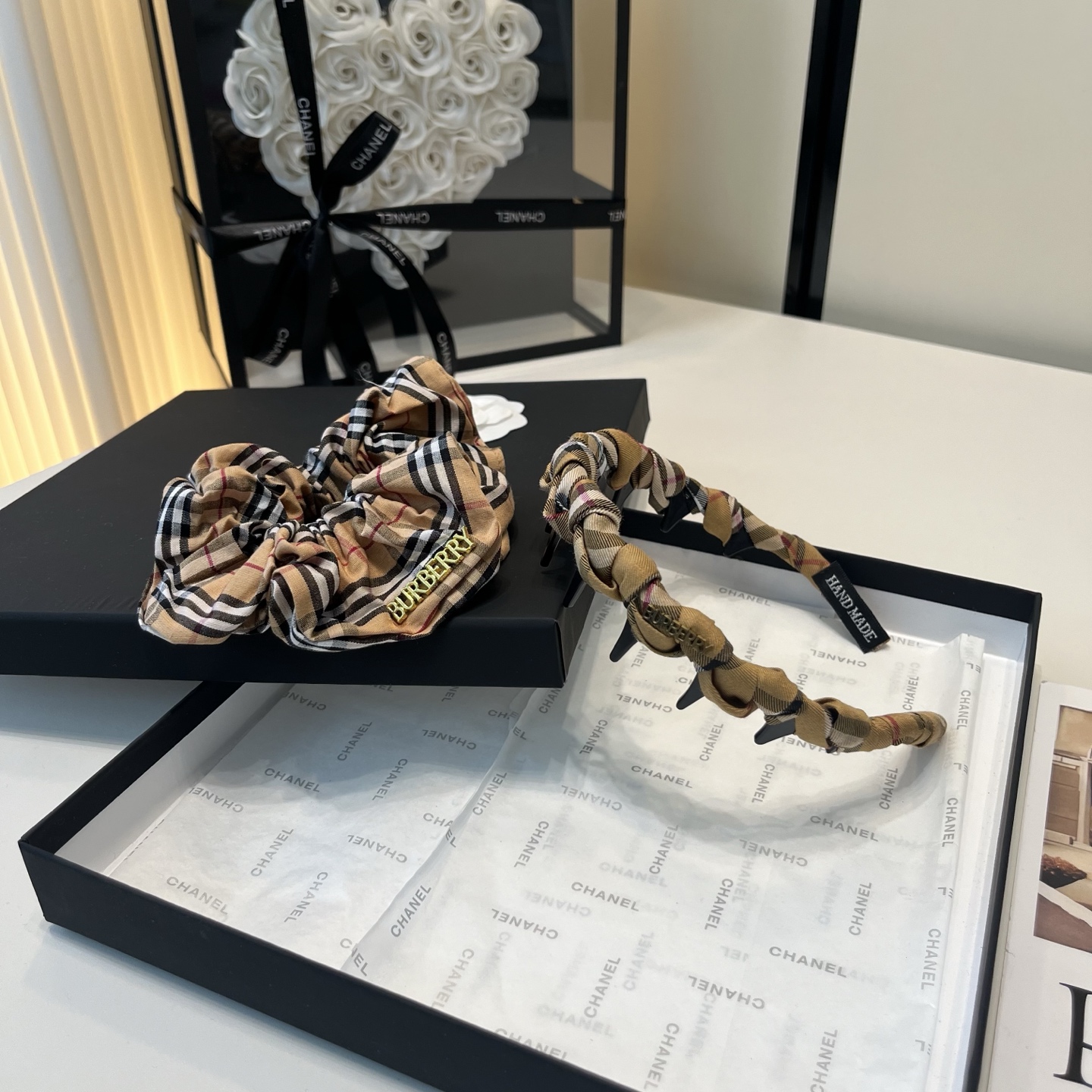 NO:853024,P with packaging box Burberry's most classic plaid hair tie, fashionable, practical and versatile, very good-looking hairpins, hairpins, burberry, burberry, hairpins19860909P 配包装盒 Burberry（巴宝莉）最经典格子发圈,时尚潮流,实用百搭,非常好看发夹,发夹,burberry,burberry,hairpins,accessory