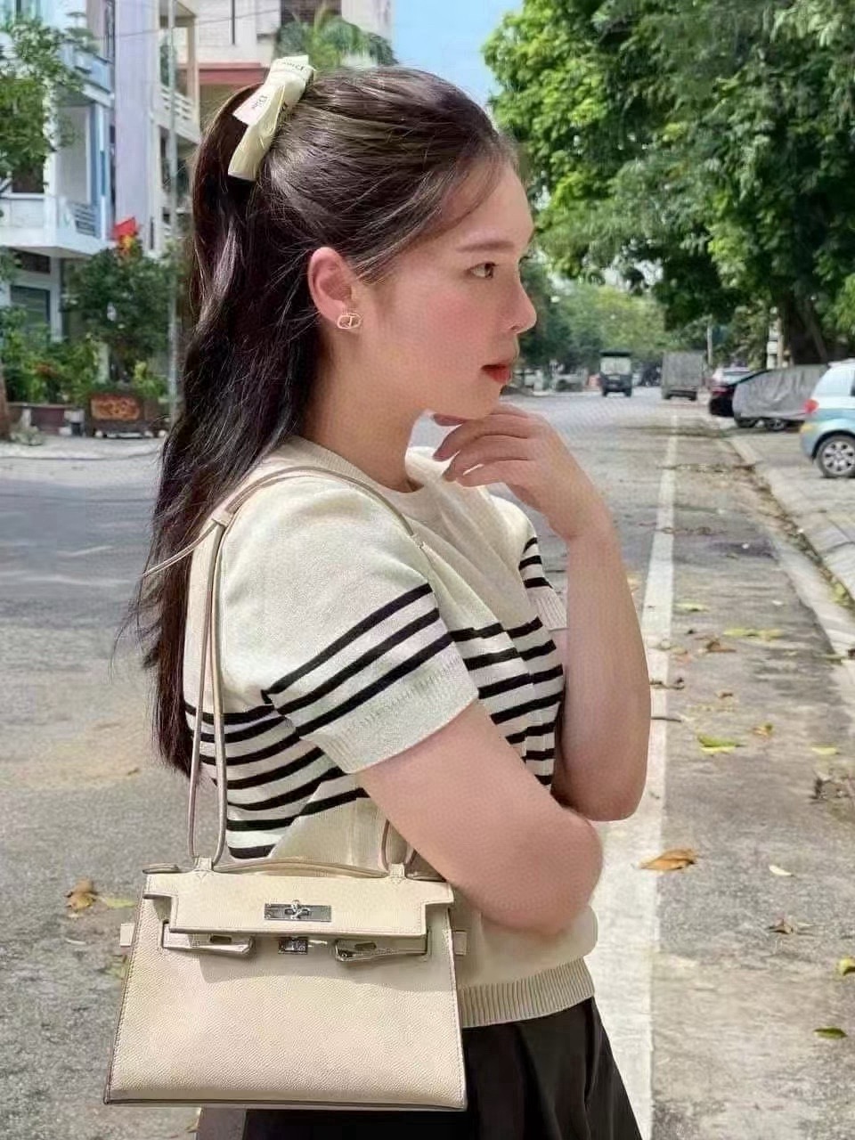 NO:881514,P Comes with packaging box Dior's new CD ponytail clip, simple, practical and fashionable!  A must-have for little fairies...hairpins, hair clips, dior, dior, hairpins19860909P 配包装盒 Dior（迪奥）新款CD马尾夹,简单实用 时尚潮流！小仙女必备…发夹,发夹,dior,dior,hairpins,accessory