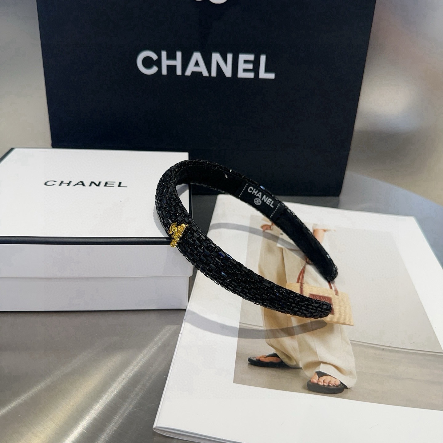 NO:853876,P Comes with a packaging box. Chanel’s latest small and popular diamond headband, super pretty!  Full of celebrity style, a must-have for little fairies...hairpins, hairpins, chanel, chanel, hairpins19860909P 配包装盒 Chanel (香奈儿)最新款小香爆款钻石发箍,超级好看！名媛范儿十足,小仙女必备…发夹,发夹,chanel,chanel,hairpins,accessory