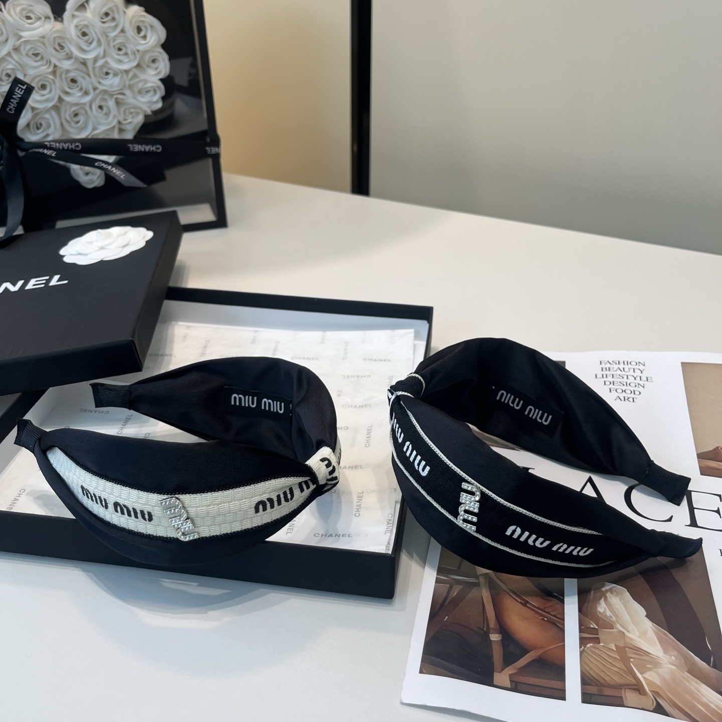 NO:941954,P Comes with packaging box miumiu's new headband. Simple, elegant, practical and versatile, worth buying!  hairpins,hairpins,miumiu,hairpins19860909P 配包装盒 miumiu新款发箍.简单优雅,实用百搭,值得入手！发夹,发夹,miumiu,hairpins,accessory