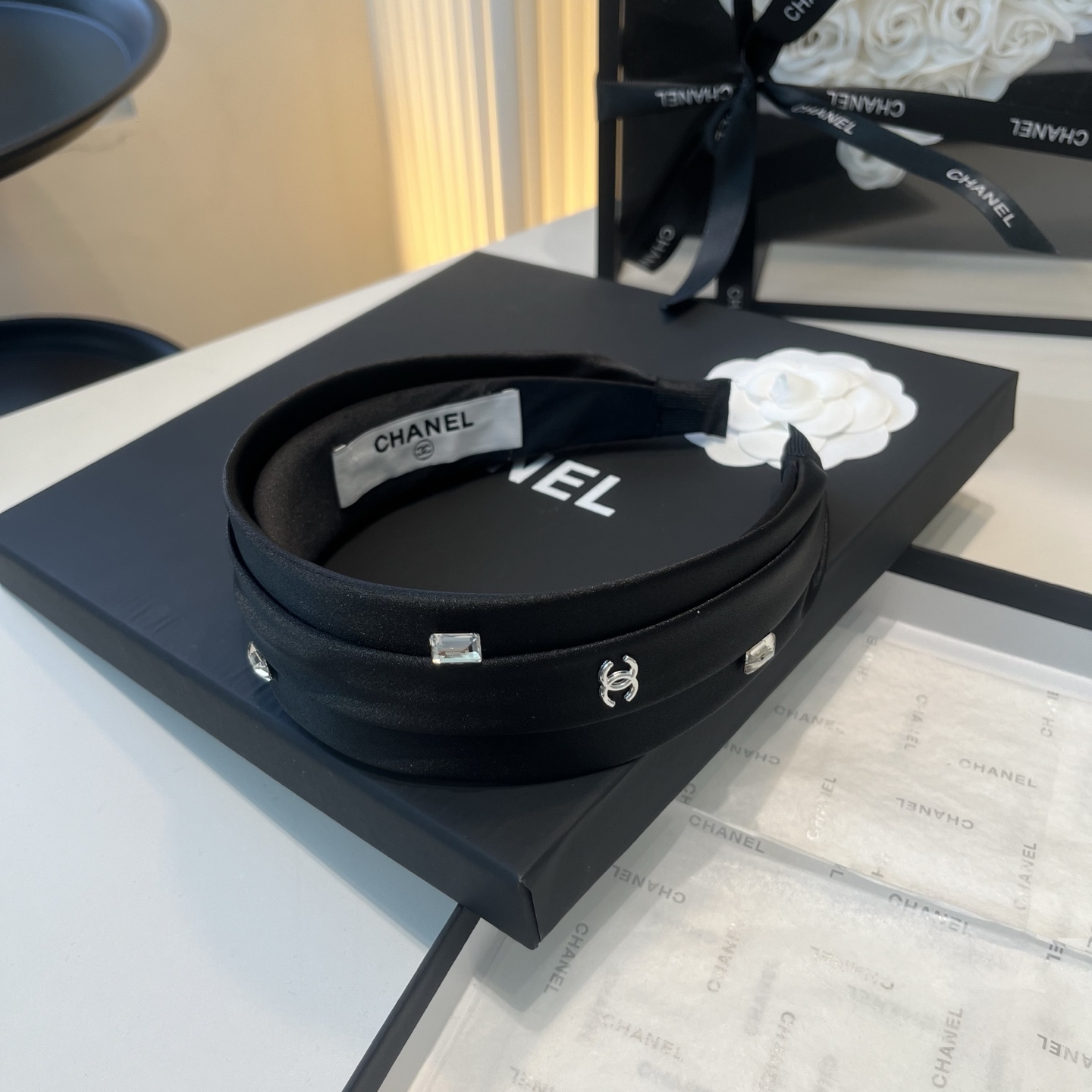 NO:894914,P Comes with a packaging box. Chanel’s latest small scented headband, super pretty!  Full of celebrity style, a must-have for little fairies...hairpins, hairpins, chanel, chanel, hairpins19860909P 配包装盒 Chanel (香奈儿)最新款小香发箍,超级好看！名媛范儿十足,小仙女必备…发夹,发夹,chanel,chanel,hairpins,accessory