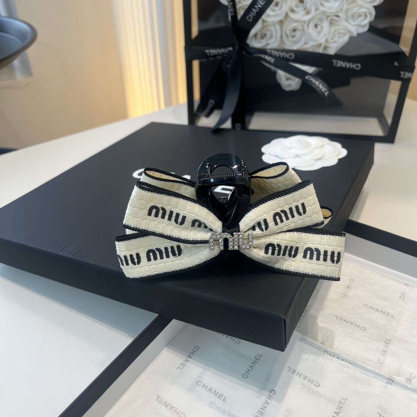 NO:895058,P Comes with packaging box miumiu new gripper, fashionable and trendy.  Simple and elegant, practical and versatile, worth buying!  hairpins,hairpins,miumiu,hairpins19860909P 配包装盒 miumiu新款抓夹,时尚潮流．简单优雅,实用百搭,值得入手！发夹,发夹,miumiu,hairpins,accessory