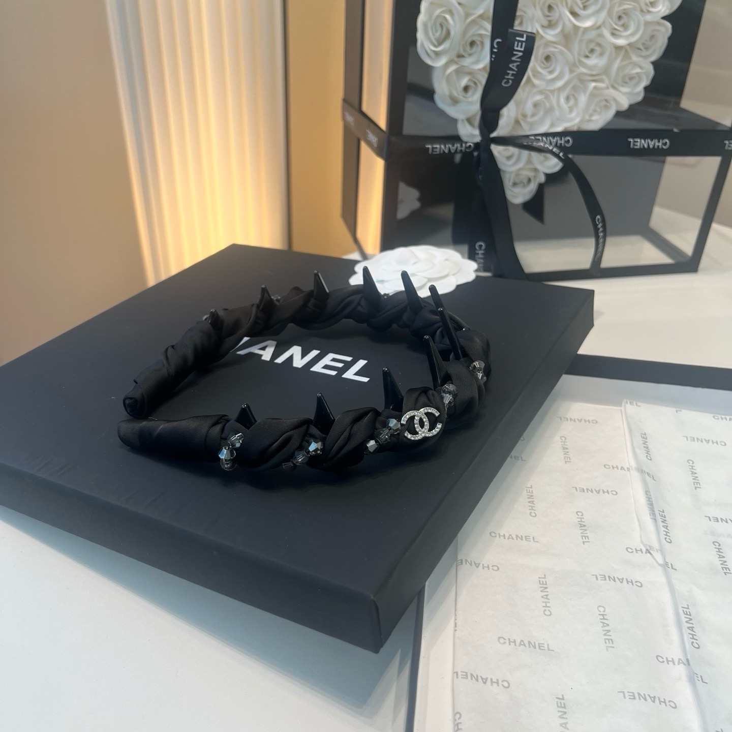 NO:920768,P Comes with a packaging box. Chanel’s latest mini-fragrant headband, super pretty!  Full of celebrity style, a must-have for little fairies...hairpins, hairpins, chanel, chanel, hairpins19860909P 配包装盒 Chanel (香奈儿)最新款小香爆款发箍,超级好看！名媛范儿十足,小仙女必备…发夹,发夹,chanel,chanel,hairpins,accessory