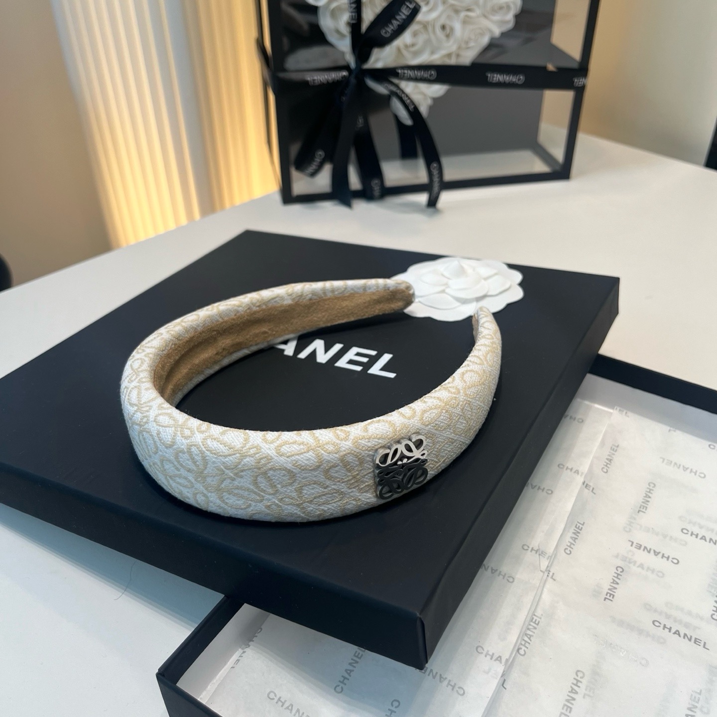 NO:920769,P Comes with a packaging box. Loewe’s latest popular headband, super pretty!  Full of ladylike style, a must-have for little fairies...hairpins, hairpins, loewe, loewe, hairpins19860909P 配包装盒 Loewe (罗意威)最新款爆款发箍,超级好看！名媛范儿十足,小仙女必备…发夹,发夹,loewe,loewe,hairpins,accessory