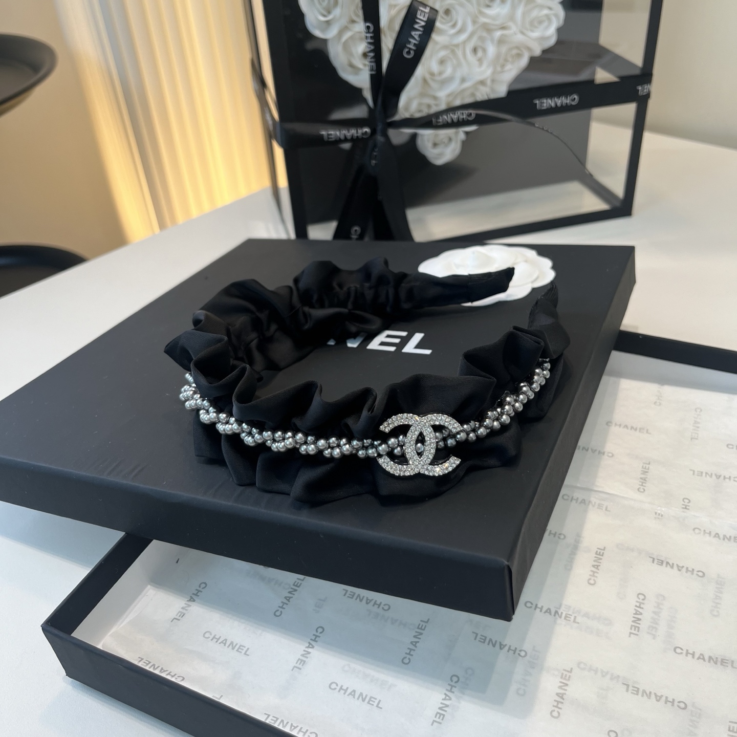 NO:920763,P Comes with a packaging box. Chanel’s latest mini-fragrant headband, super pretty!  Full of celebrity style, a must-have for little fairies...hairpins, hairpins, chanel, chanel, hairpins19860909P 配包装盒 Chanel (香奈儿)最新款小香爆款发箍,超级好看！名媛范儿十足,小仙女必备…发夹,发夹,chanel,chanel,hairpins,accessory