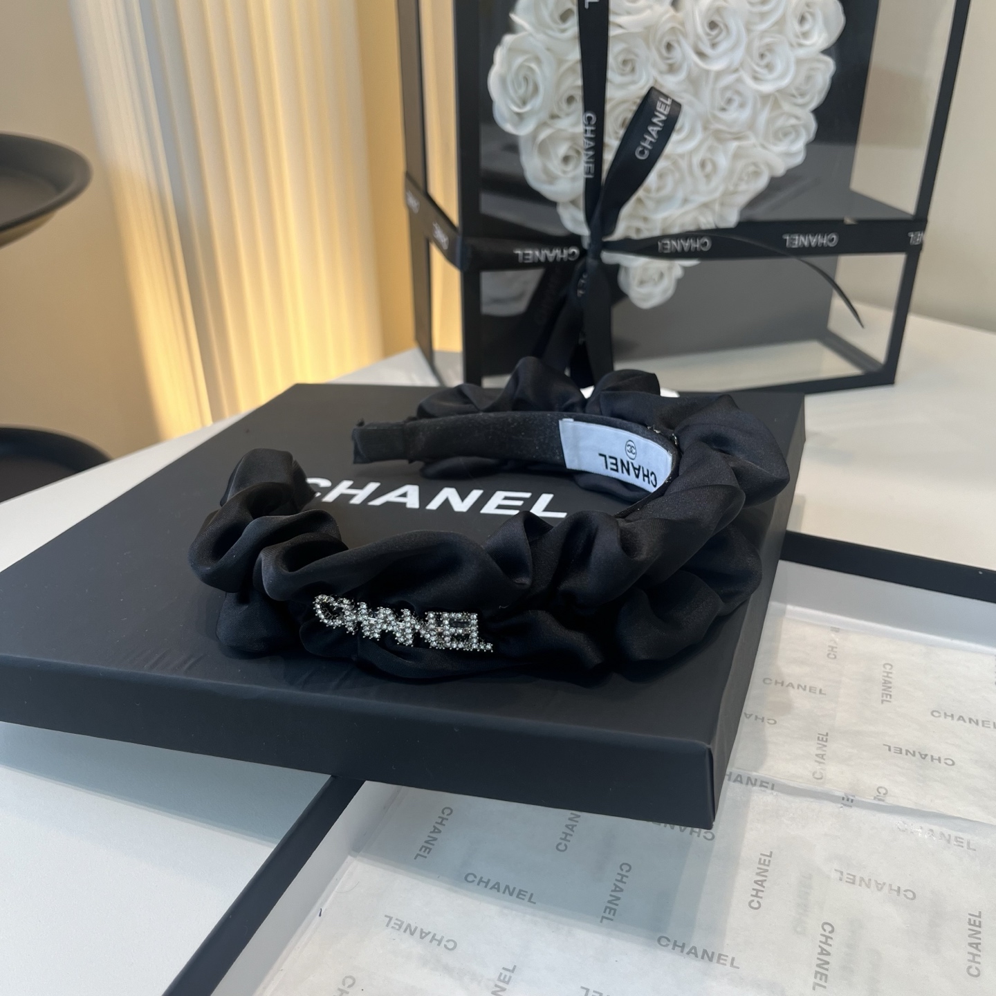 NO:894927,P Comes with a packaging box. Chanel’s latest small scented headband, super pretty!  Full of celebrity style, a must-have for little fairies...hairpins, hairpins, chanel, chanel, hairpins19860909P 配包装盒 Chanel (香奈儿)最新款小香发箍,超级好看！名媛范儿十足,小仙女必备…发夹,发夹,chanel,chanel,hairpins,accessory