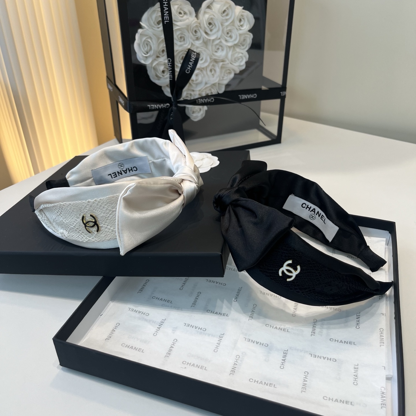 NO:895009,P Comes with a packaging box. Chanel’s latest small scented headband, super pretty!  Full of celebrity style, a must-have for little fairies...hairpins, hairpins, chanel, chanel, hairpins19860909P 配包装盒 Chanel (香奈儿)最新款小香发箍,超级好看！名媛范儿十足,小仙女必备…发夹,发夹,chanel,chanel,hairpins,accessory