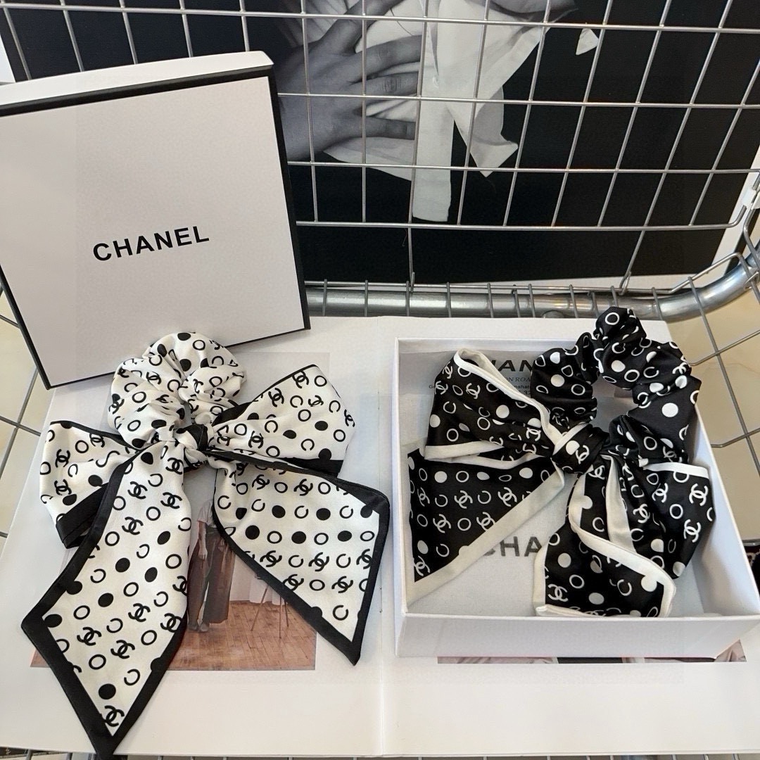 NO:920755,P Comes with a packaging box. Chanel’s latest small and popular style hair tie, super pretty!  Full of celebrity style, a must-have for little fairies...hairpins, hairpins, chanel, chanel, hairpins19860909P 配包装盒 Chanel (香奈儿)最新款小香爆款发圈,超级好看！名媛范儿十足,小仙女必备…发夹,发夹,chanel,chanel,hairpins,accessory
