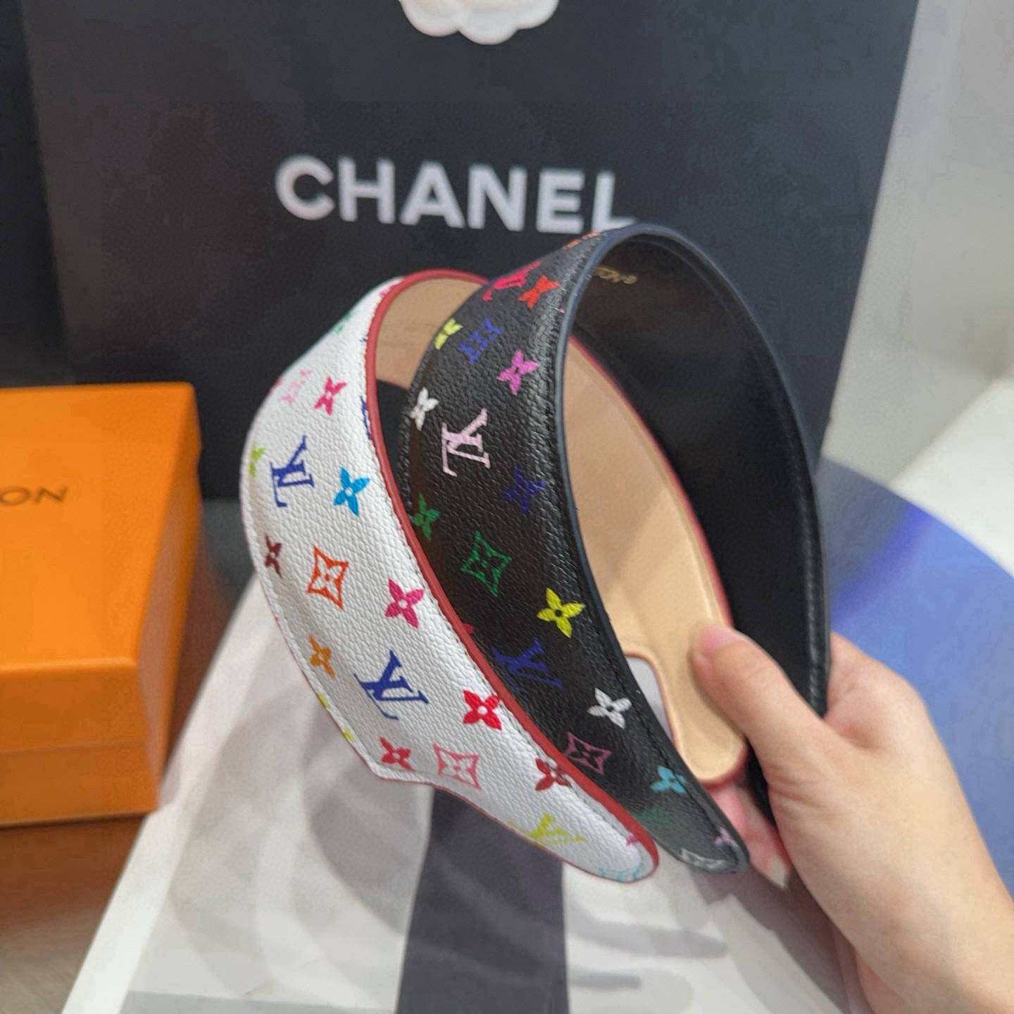NO:941989,P Comes with packaging box Louis Vuitton (Louis Vuitton) latest LV colorful hairband, hot stamping Logo! Official hairpins, hairpins, louis vuitton, louis vuitton, louis vuitton, hairpins19860909P 配包装盒 Louis Vuitton (路易威登)最新款LV七彩发箍,烫金Logo! 官方款发夹,发夹,louis vuitton,louis vuitton,louis vuitton,hairpins,accessory