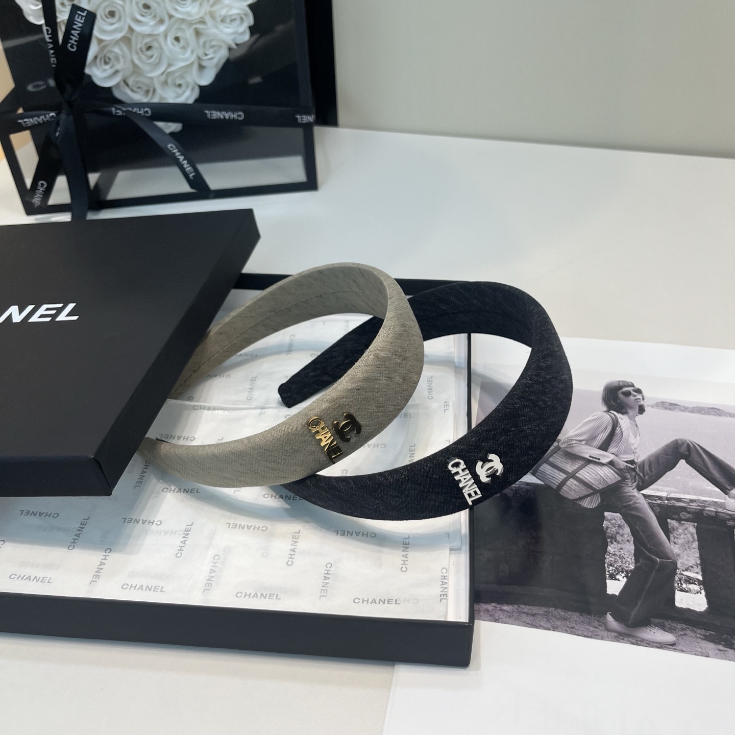 NO:941969,P Comes with a packaging box. Chanel’s latest small scented headband, super pretty!  Full of celebrity style, a must-have for little fairies...hairpins, hairpins, chanel, chanel, hairpins19860909P 配包装盒 Chanel (香奈儿)最新款小香发箍,超级好看！名媛范儿十足,小仙女必备…发夹,发夹,chanel,chanel,hairpins,accessory