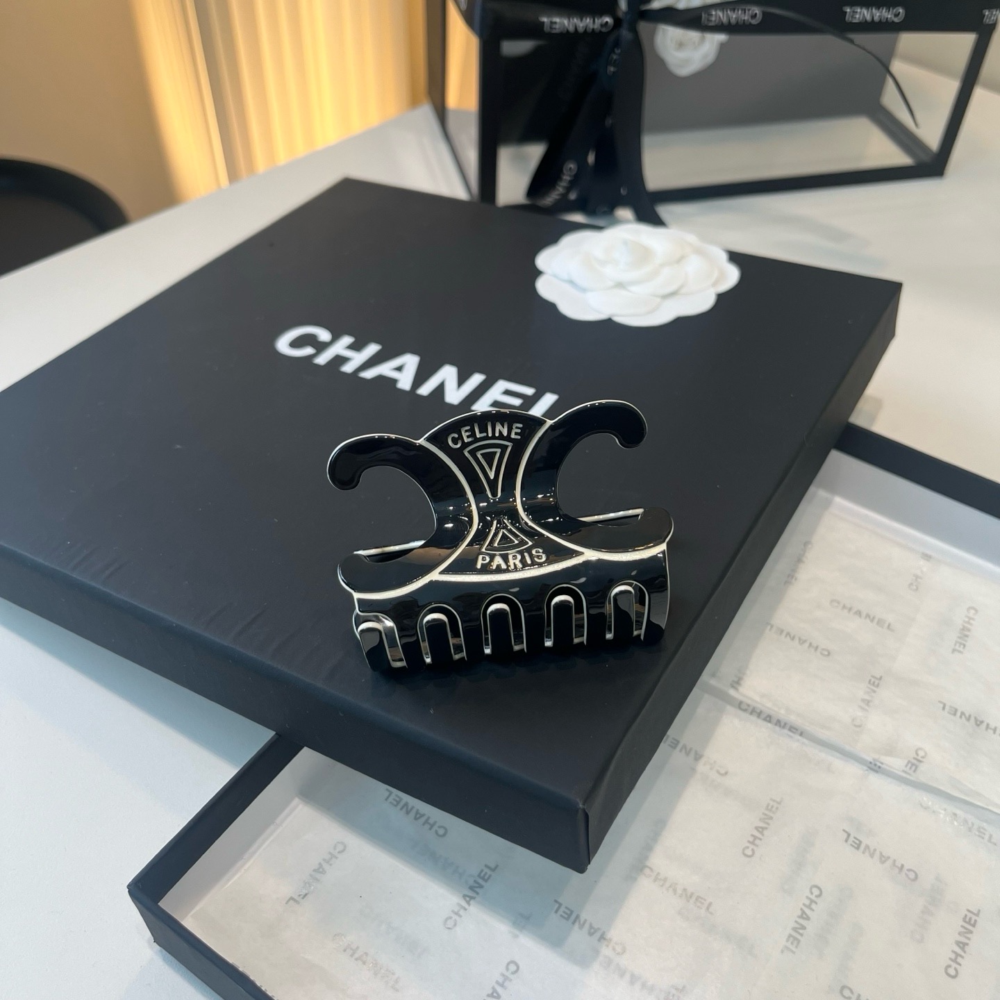NO:942062,P with packaging box CELINE (Celine) Arc de Triomphe popular grab clip, fashion trend, sweet and cool goddess must-have item hair clip, hair clip, celine, celine, hairpins19860909P 配包装盒 CELINE（赛琳）凯旋门爆款抓夹,时尚潮流,甜酷女神必备单品发夹,发夹,celine,celine,hairpins,accessory