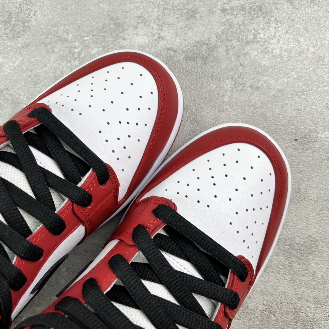 东南亚订单
Nk SB Dunk Low Pro Chicago 芝加哥 扣篮系列复古头层低帮休闲运动滑