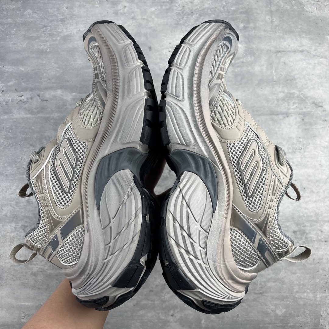 
Balenciaga巴黎世家 12代 6xl

货号： W2MV2 9910
尺码：35 36 37 