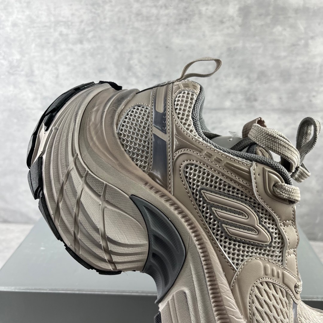 
Balenciaga巴黎世家 12代 6xl

货号： W2MV2 9910
尺码：35 36 37 