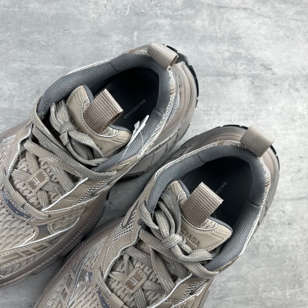 
Balenciaga巴黎世家 12代 6xl

货号： W2MV2 9910
尺码：35 36 37 