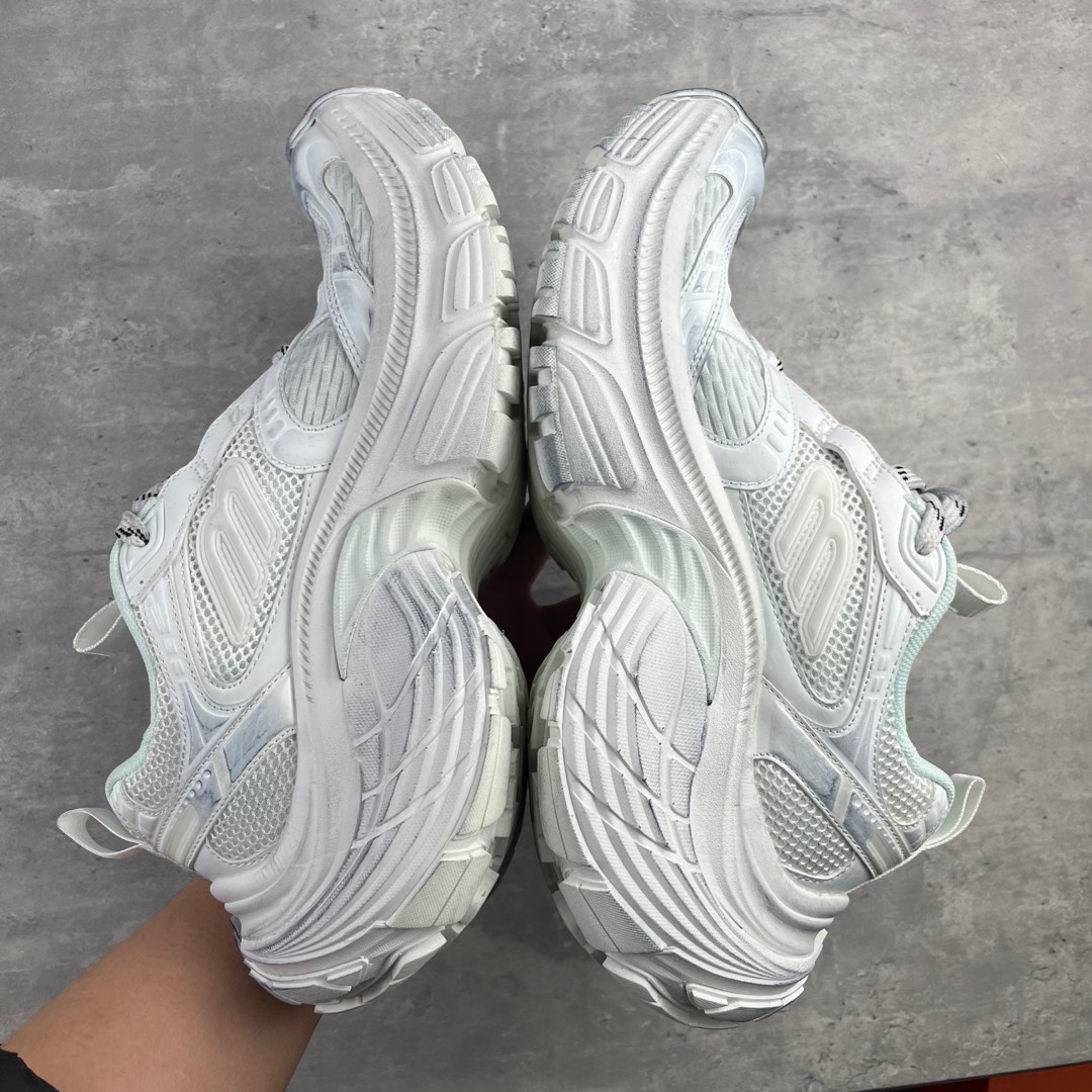 
Balenciaga巴黎世家 12代 6xl

货号： W2MV2 9910
尺码：35 36 37 