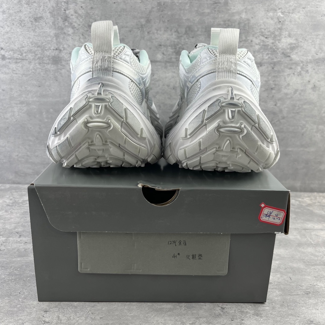 
Balenciaga巴黎世家 12代 6xl

货号： W2MV2 9910
尺码：35 36 37 