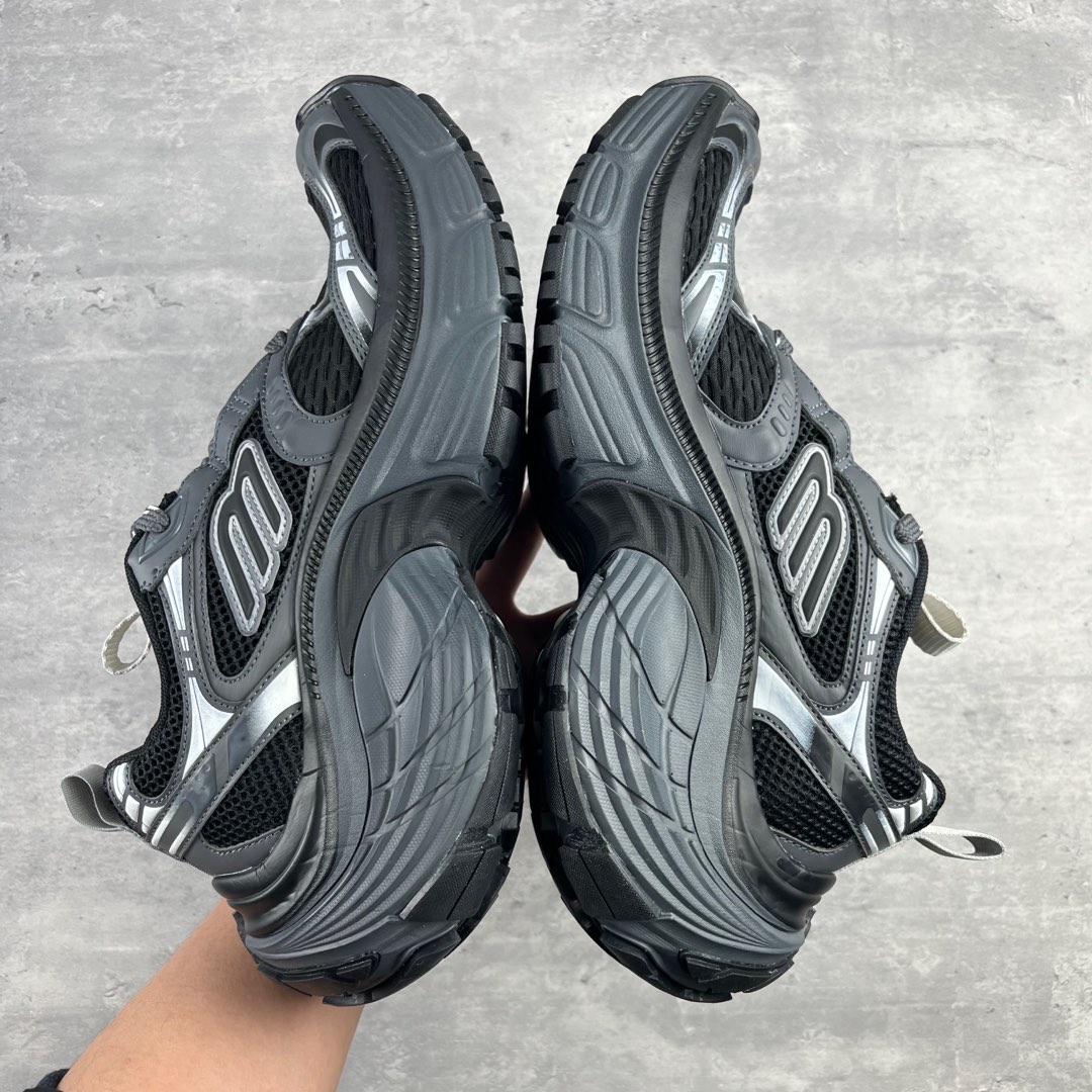 
Balenciaga巴黎世家 12代 6xl

货号： W2MV2 9910
尺码：35 36 37 
