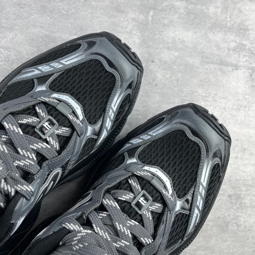 
Balenciaga巴黎世家 12代 6xl

货号： W2MV2 9910
尺码：35 36 37 