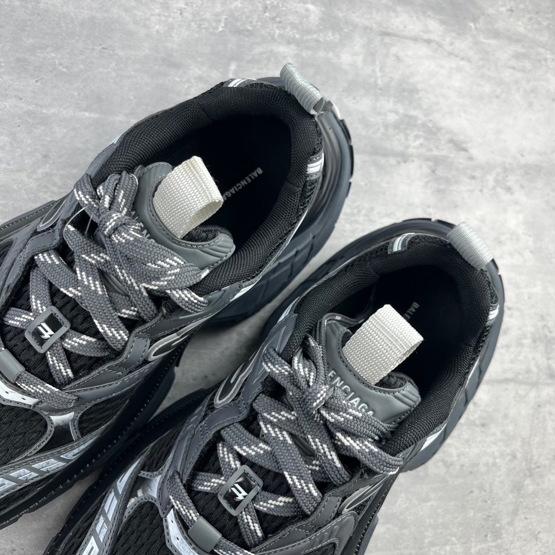 
Balenciaga巴黎世家 12代 6xl

货号： W2MV2 9910
尺码：35 36 37 