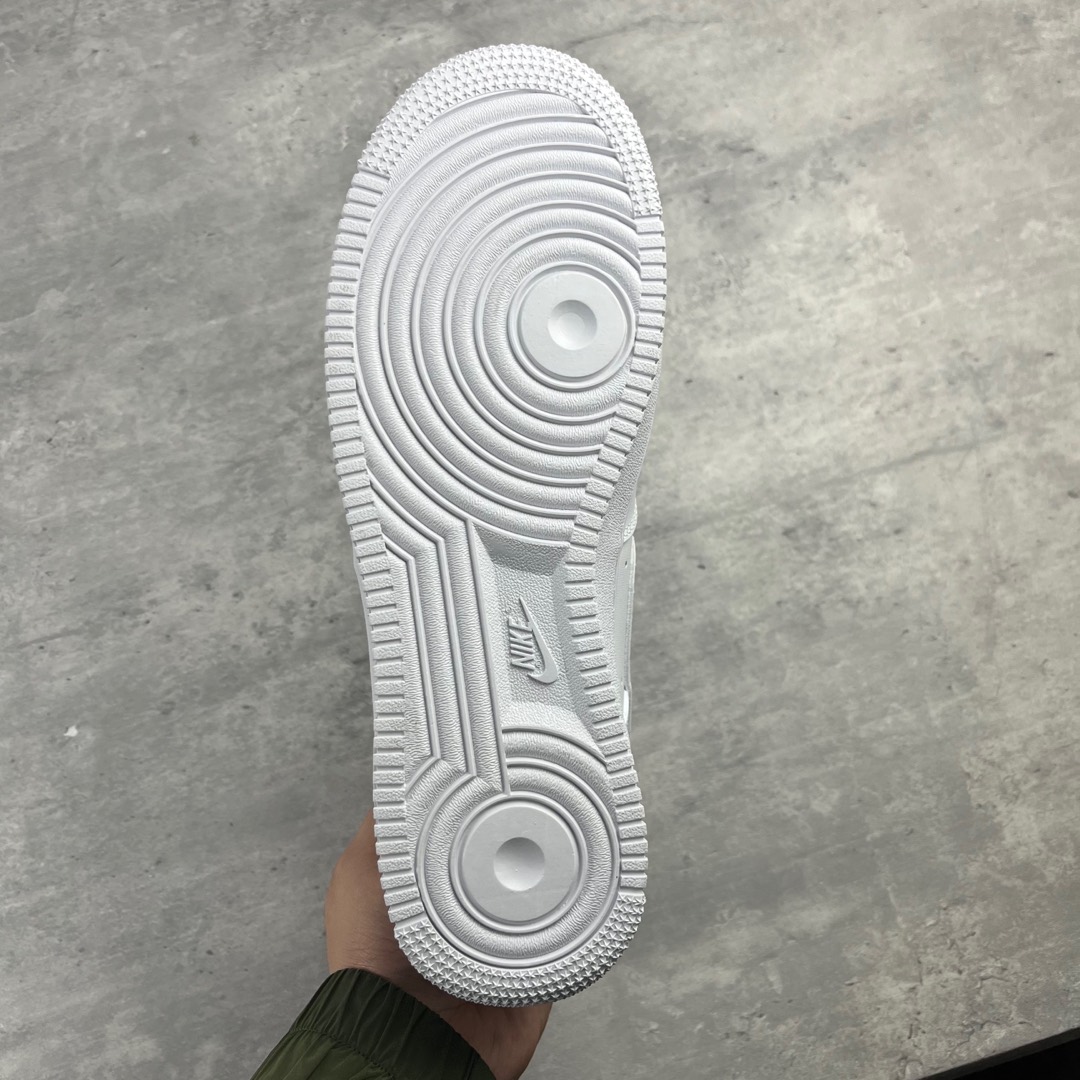 
Nike Air Force 1 Low Supreme联名 空军一号低帮运动休闲板鞋 
原楦头原纸板