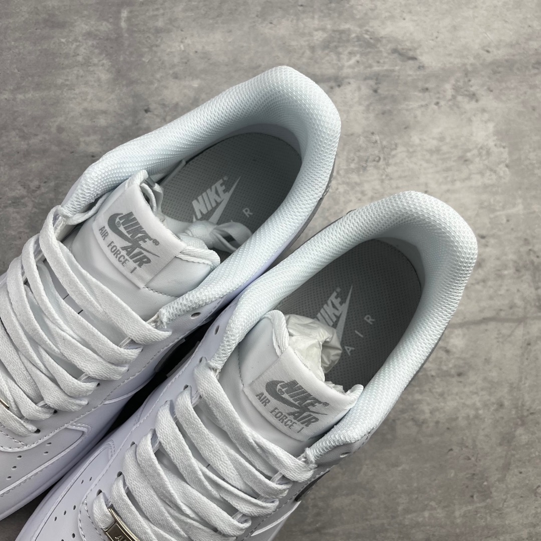 
Nike Air Force 1 Low 07 白灰
原楦头原纸板 打造纯正低帮空军版型
专注外贸渠道