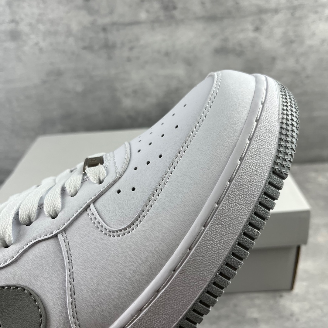 
Nike Air Force 1 Low 07 白灰
原楦头原纸板 打造纯正低帮空军版型
专注外贸渠道