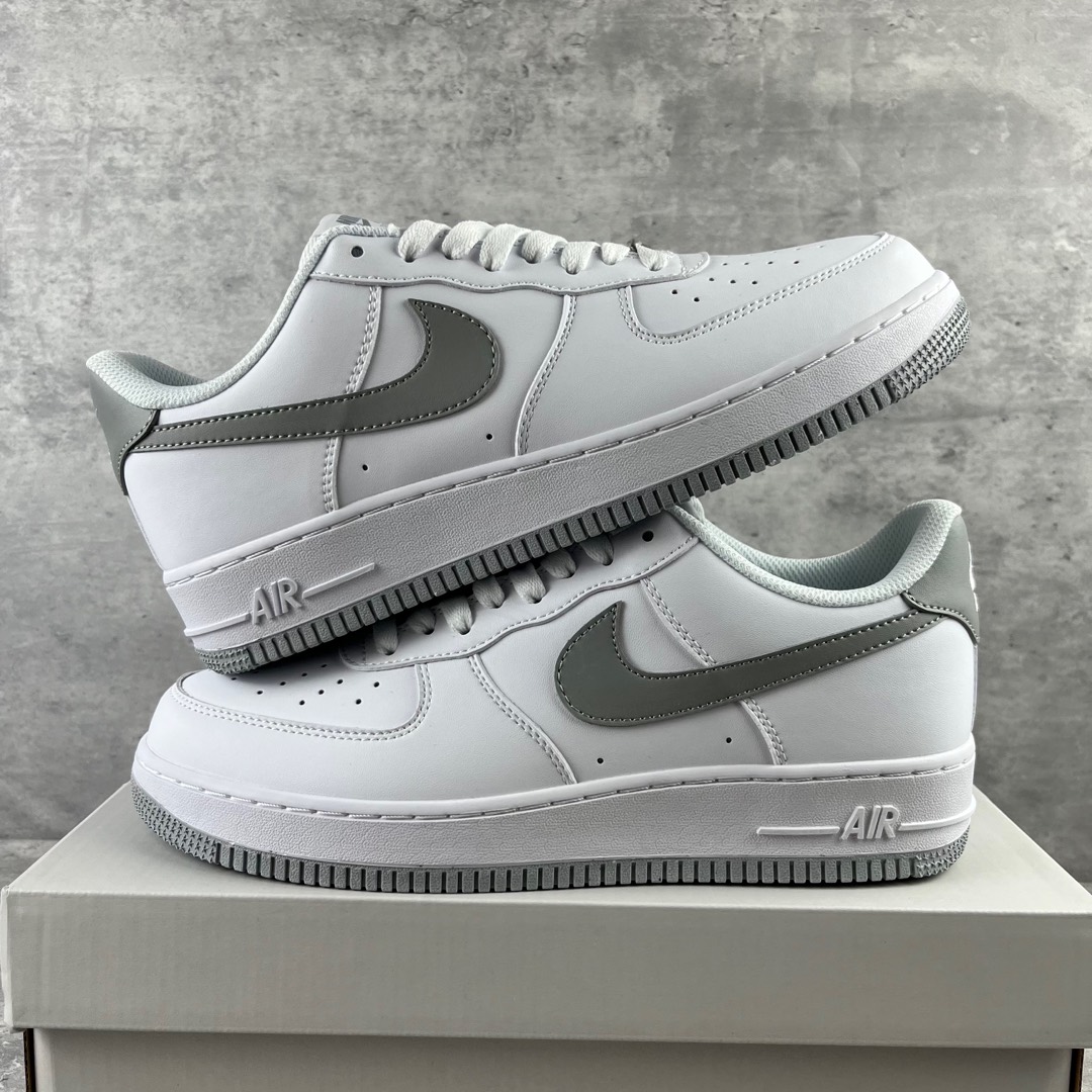 
Nike Air Force 1 Low 07 白灰
原楦头原纸板 打造纯正低帮空军版型
专注外贸渠道