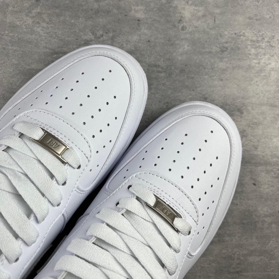 
Nike Air Force 1 Low 07 白灰
原楦头原纸板 打造纯正低帮空军版型
专注外贸渠道