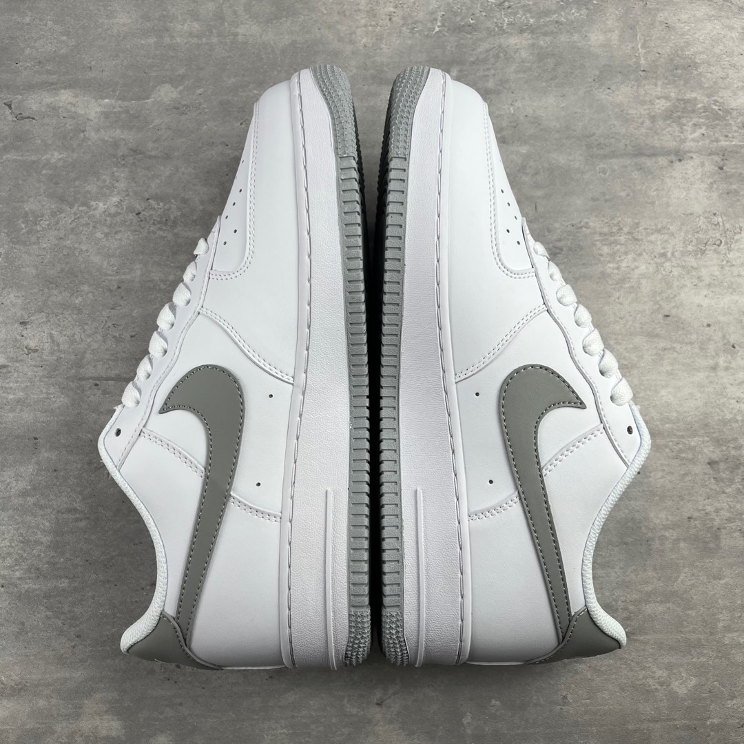 
Nike Air Force 1 Low 07 白灰
原楦头原纸板 打造纯正低帮空军版型
专注外贸渠道