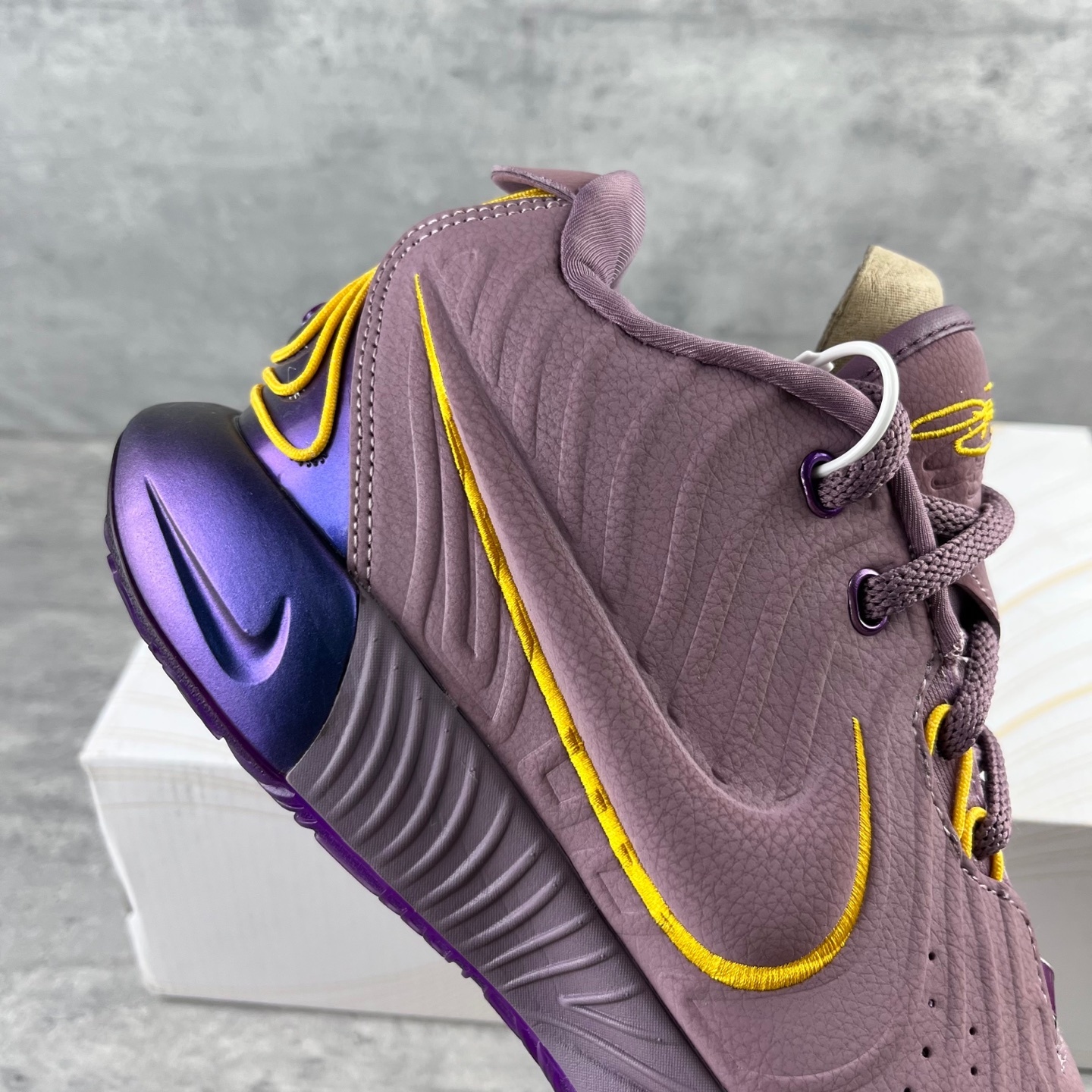 NK LeBron James 詹姆斯21代签名实战篮球鞋 FV2345-500 顶配呈现 原厂5层大