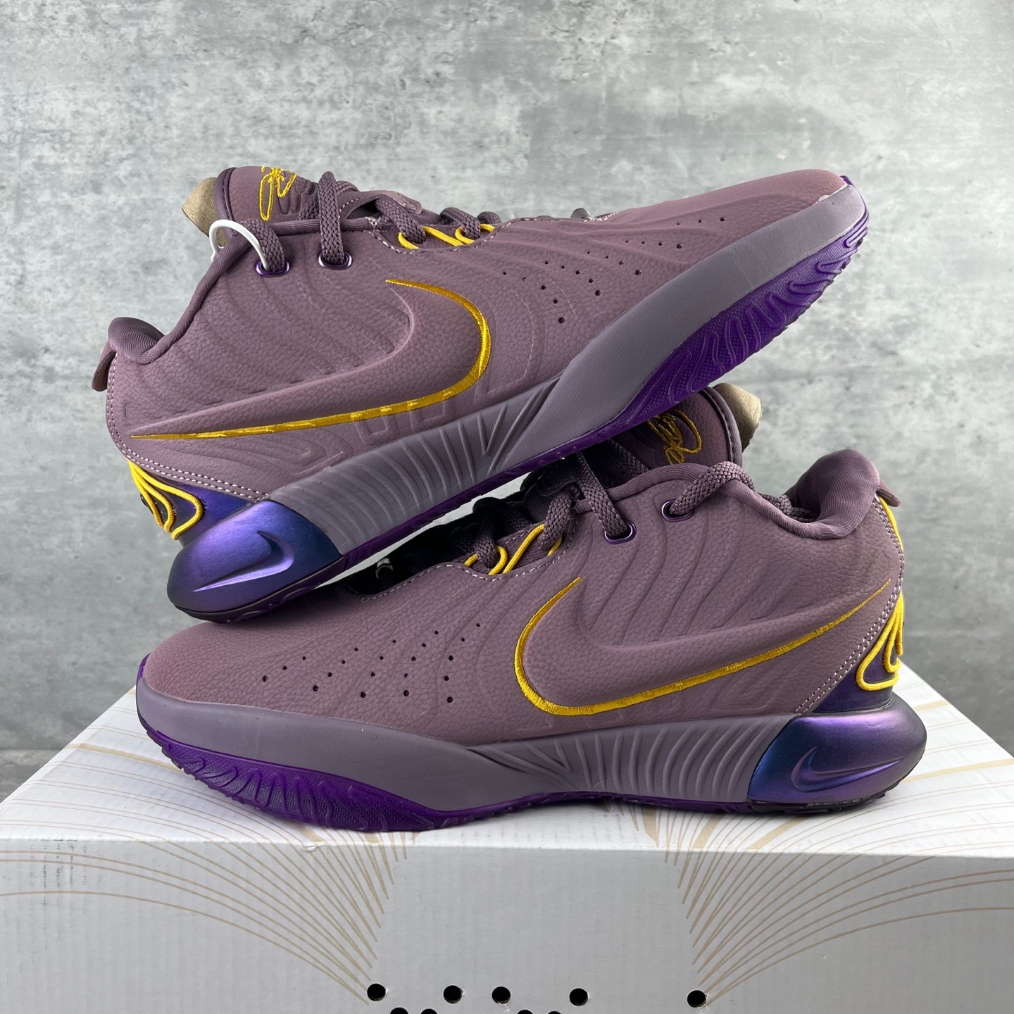 NK LeBron James 詹姆斯21代签名实战篮球鞋 FV2345-500 顶配呈现 原厂5层大