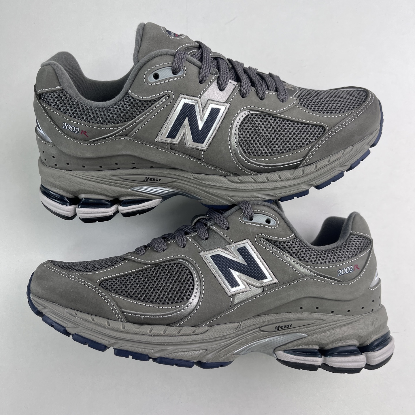  New Balance 2002系列 复古休闲跑步鞋 ML2002RA
尺码：36 37 37.5 3