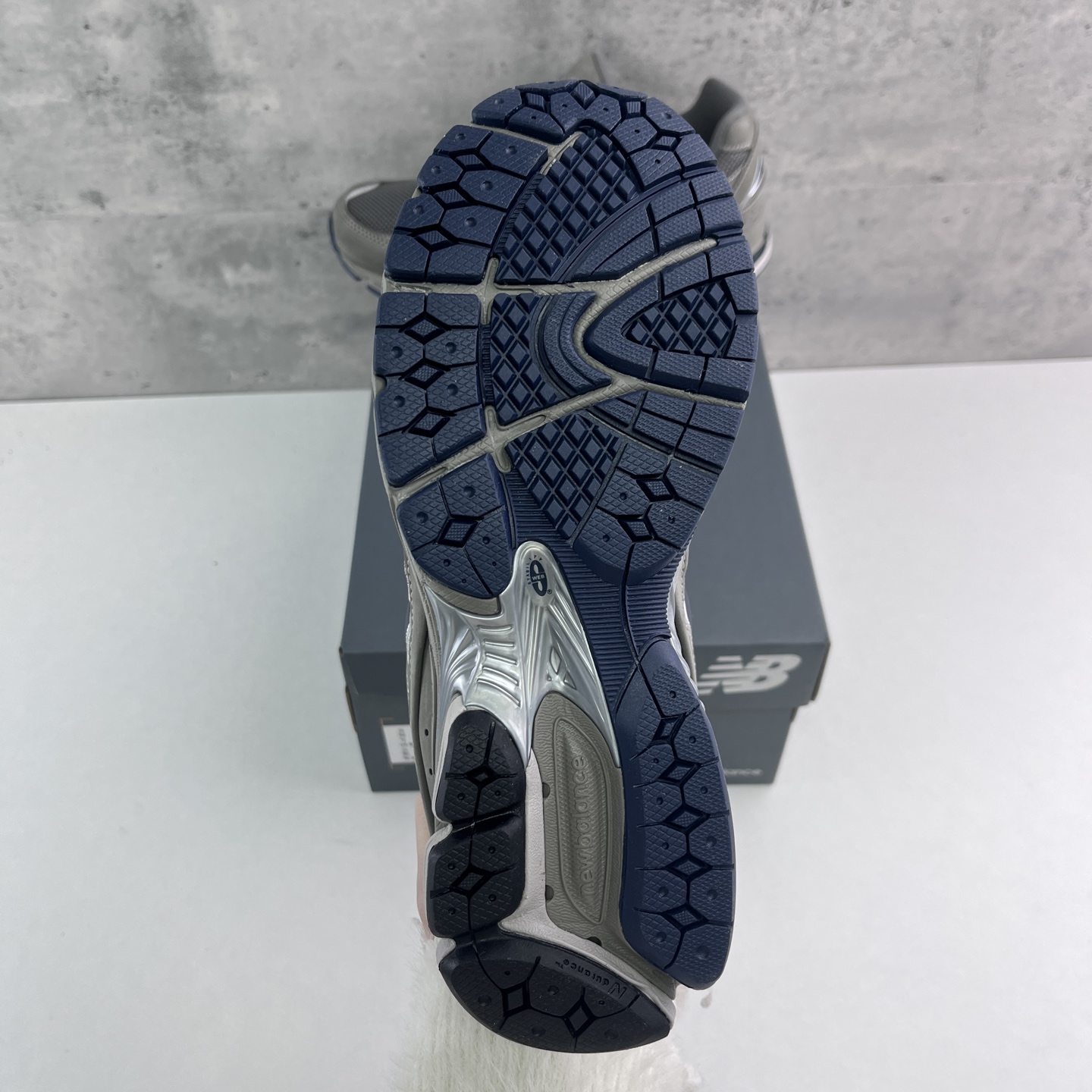  New Balance 2002系列 复古休闲跑步鞋 ML2002RA
尺码：36 37 37.5 3