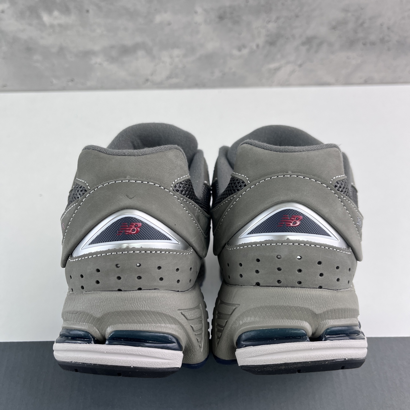  New Balance 2002系列 复古休闲跑步鞋 ML2002RA
尺码：36 37 37.5 3