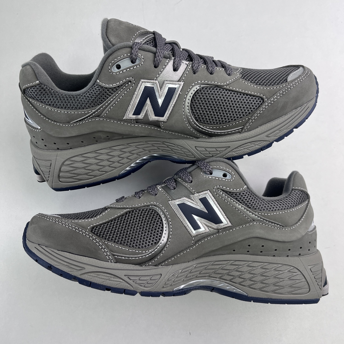  New Balance 2002系列 复古休闲跑步鞋 ML2002RA
尺码：36 37 37.5 3
