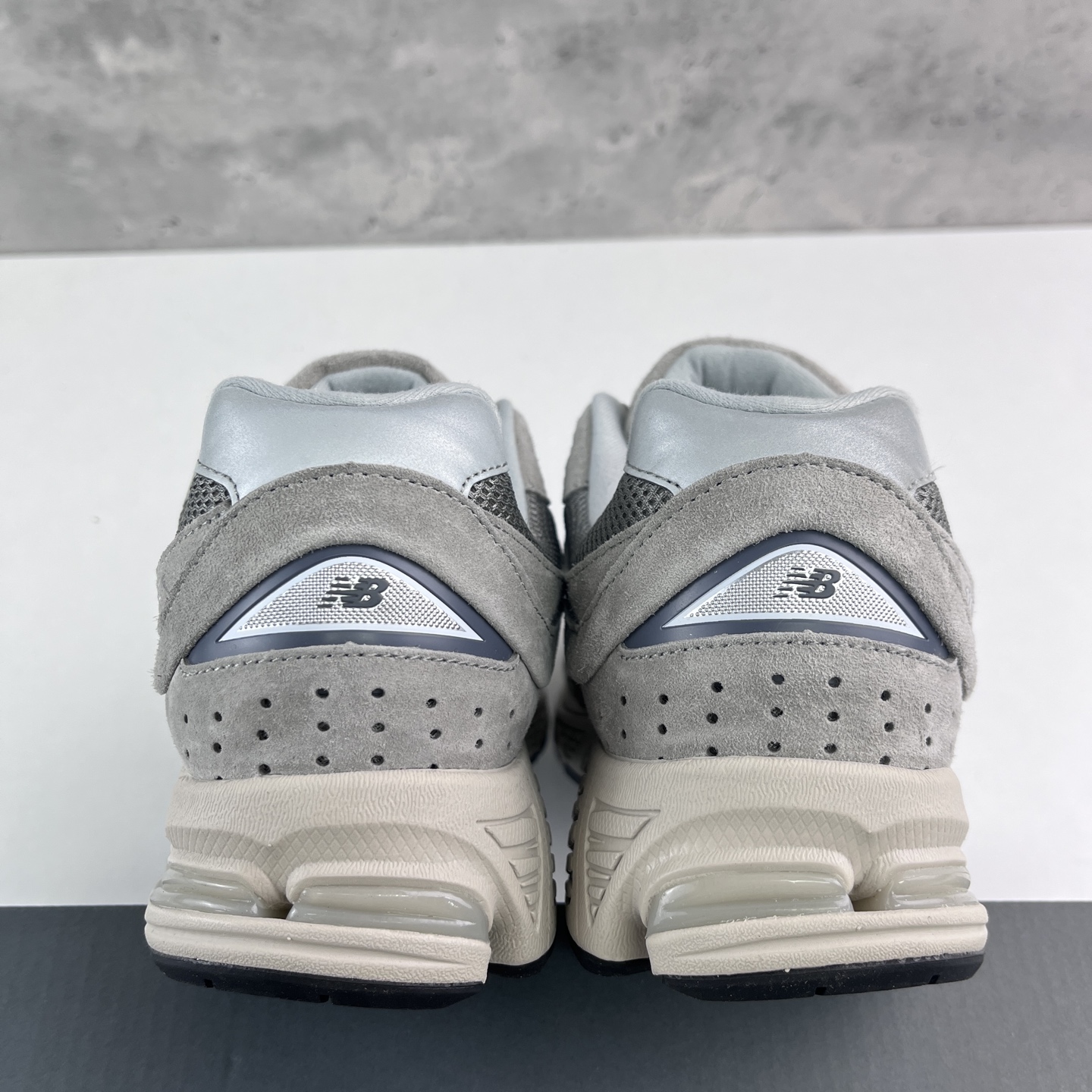  New Balance 2002系列 复古休闲跑步鞋 ML2002RC
尺码：36 37 37.5 3