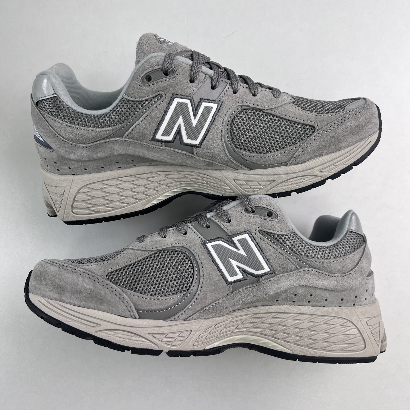  New Balance 2002系列 复古休闲跑步鞋 ML2002RC
尺码：36 37 37.5 3