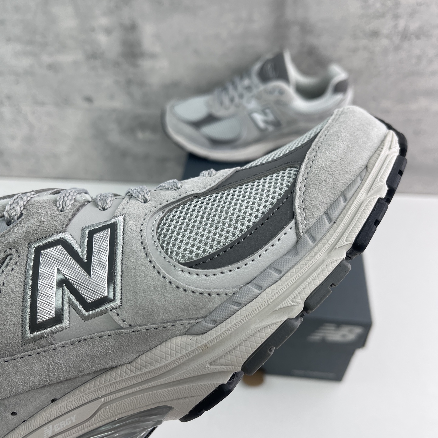 
New Balance 2002系列 复古休闲跑步鞋 ML2002R0
尺码：36 37 37.5 3