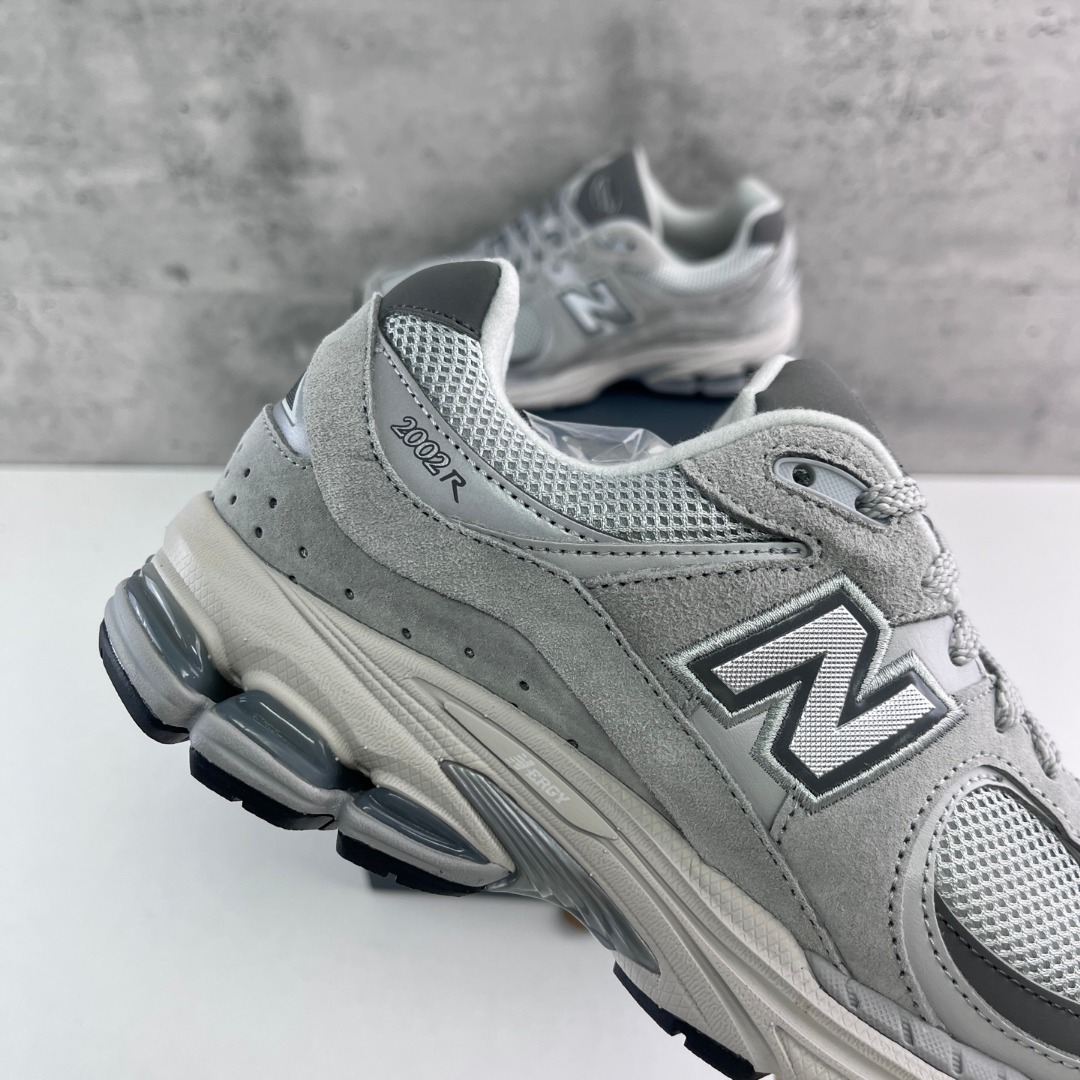 
New Balance 2002系列 复古休闲跑步鞋 ML2002R0
尺码：36 37 37.5 3