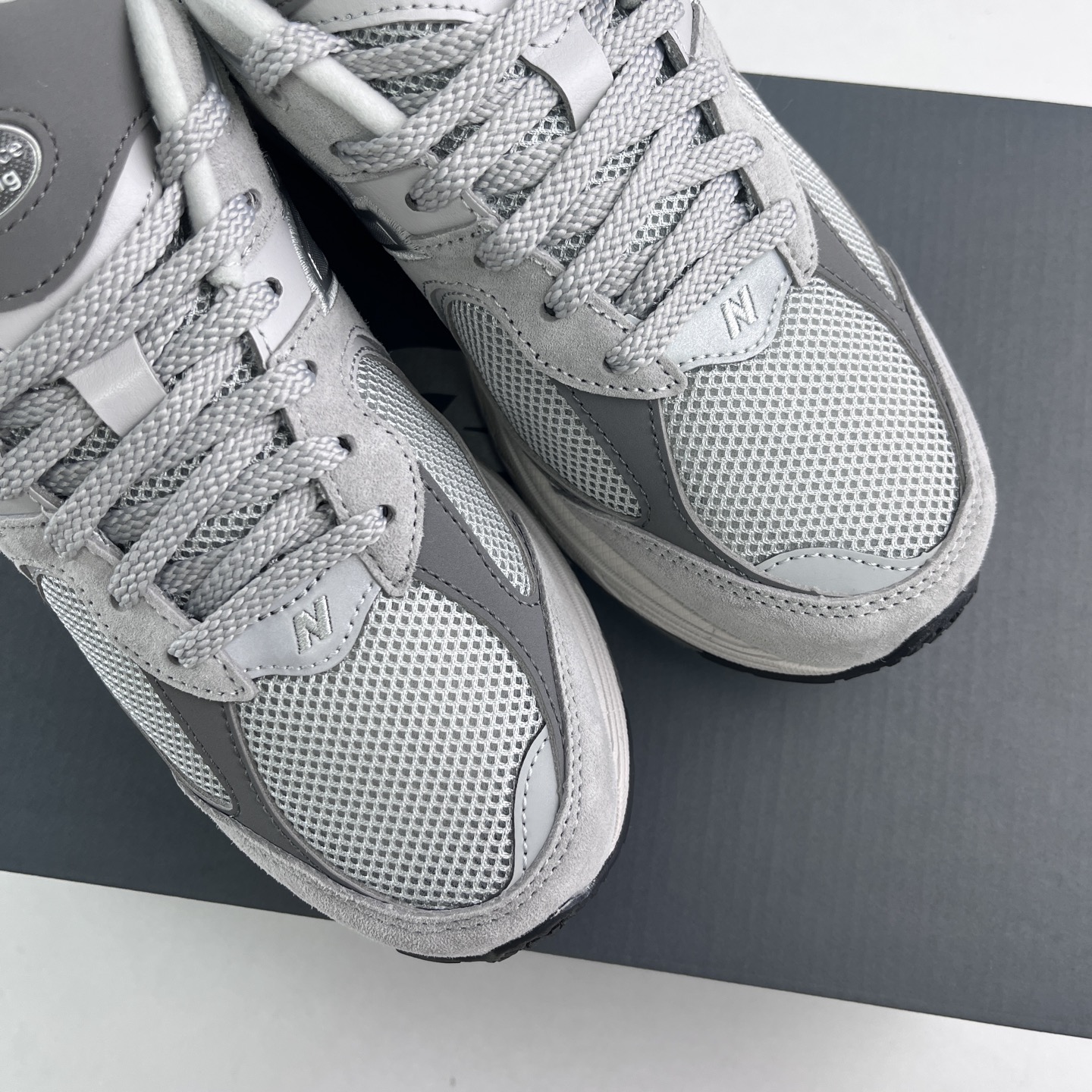
New Balance 2002系列 复古休闲跑步鞋 ML2002R0
尺码：36 37 37.5 3