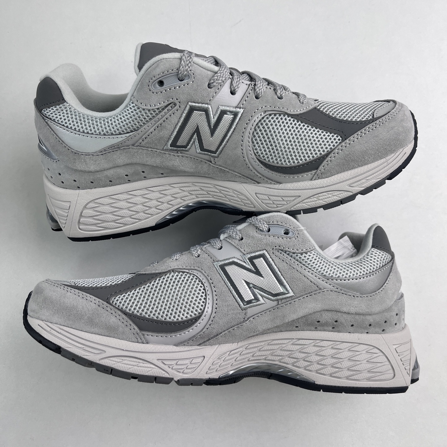 
New Balance 2002系列 复古休闲跑步鞋 ML2002R0
尺码：36 37 37.5 3