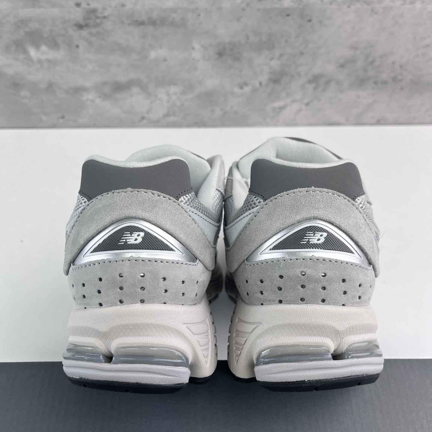 
New Balance 2002系列 复古休闲跑步鞋 ML2002R0
尺码：36 37 37.5 3