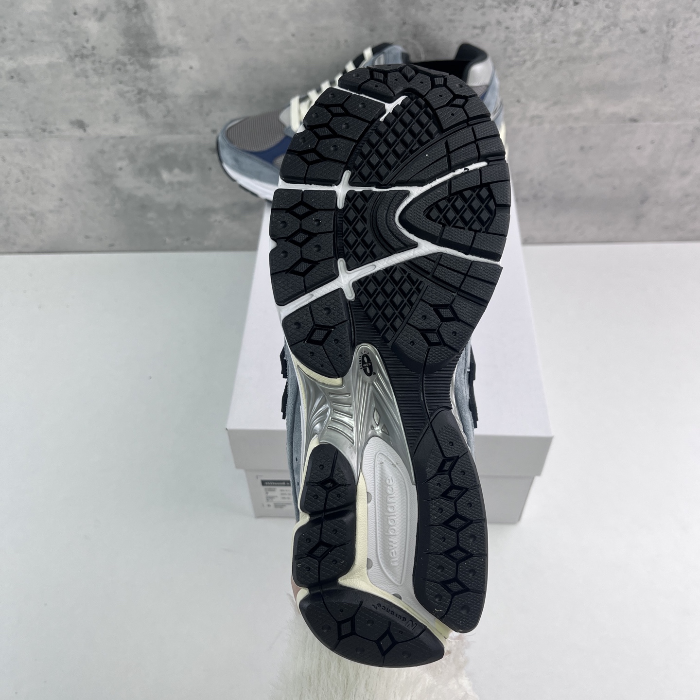 
JJJJound x New Balance 2002系列 联名款 复古休闲跑步鞋 M2002RU2

