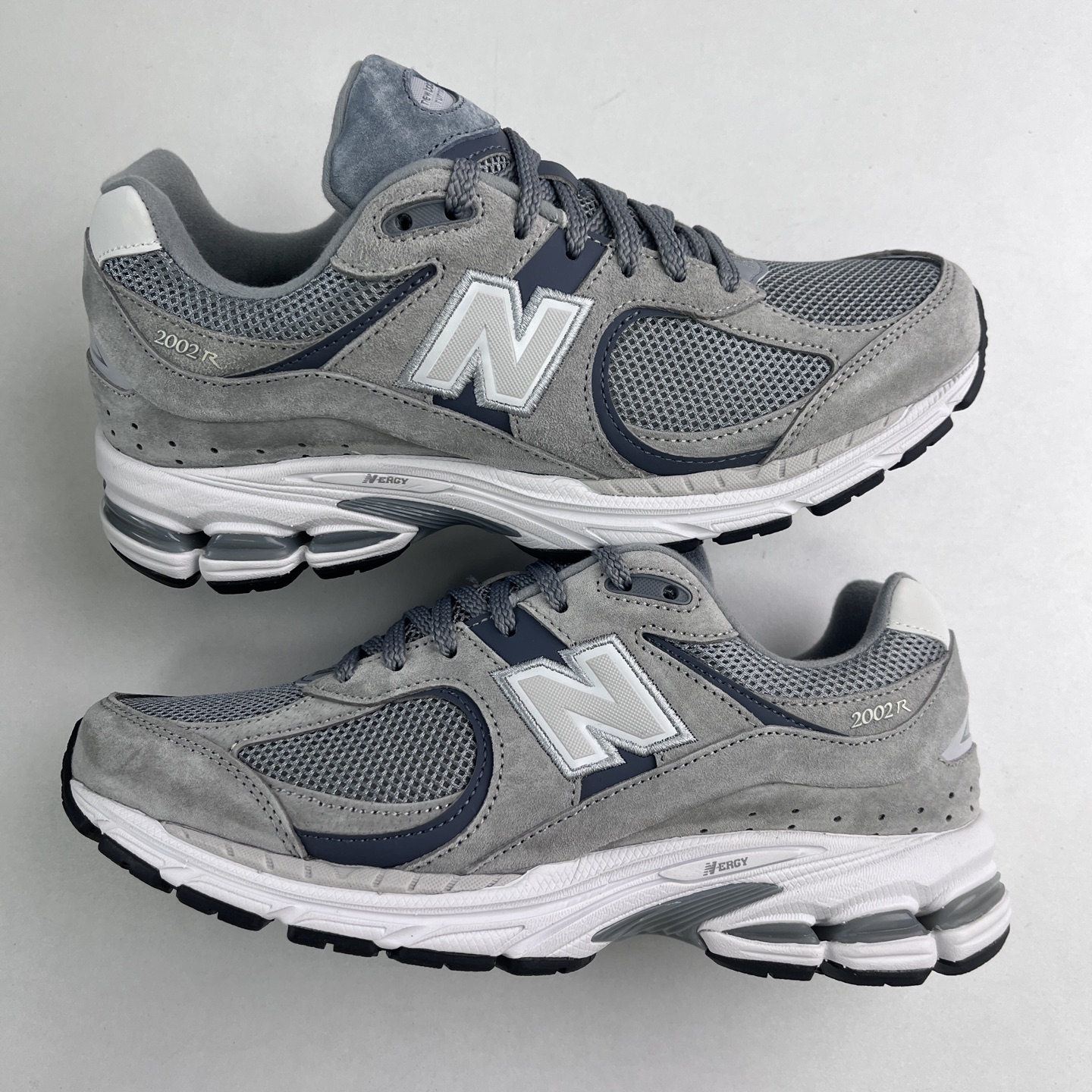 
New Balance WL2002 复古休闲跑步鞋 M2002RST
尺码：36 37 37.5 3