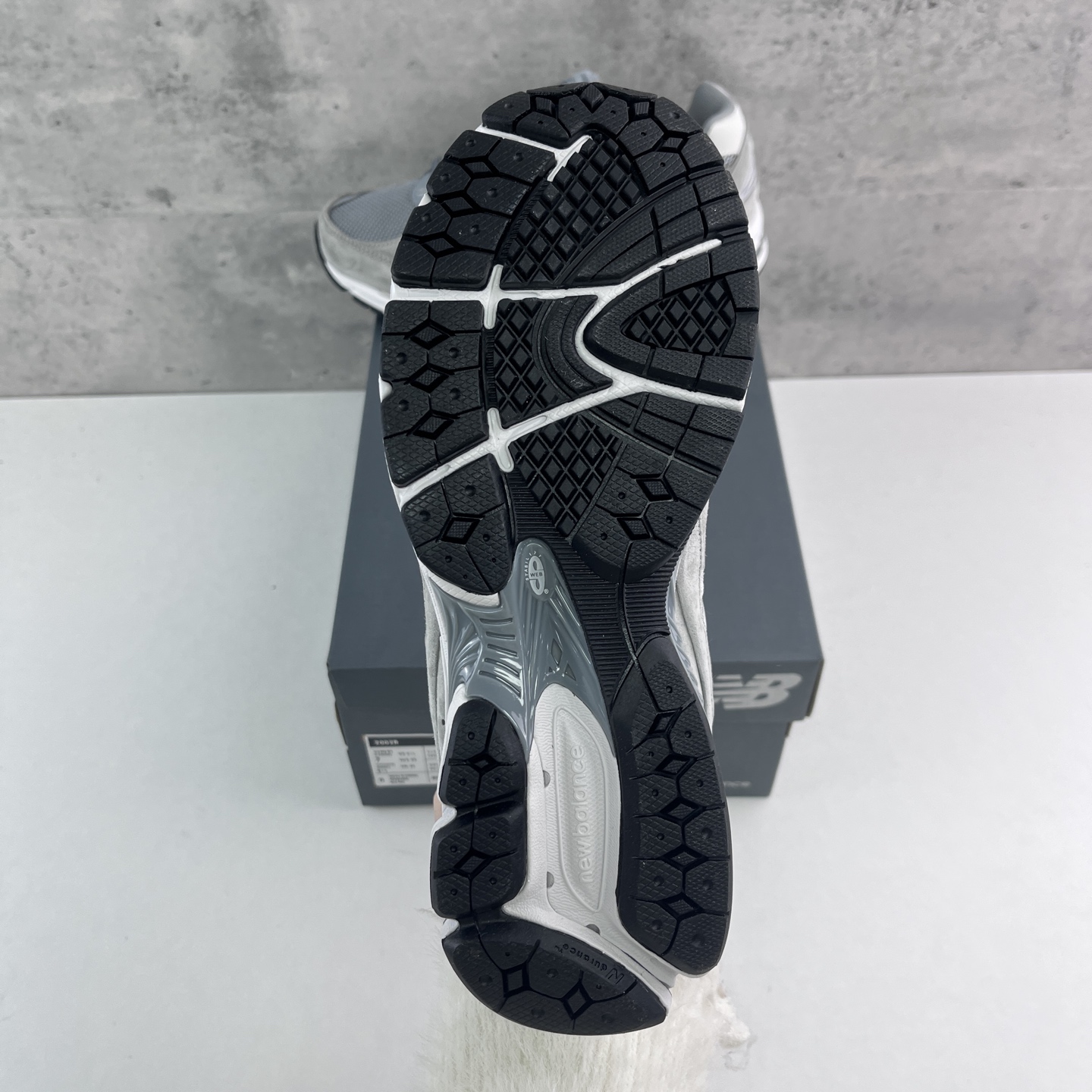 
New Balance WL2002 复古休闲跑步鞋 M2002RST
尺码：36 37 37.5 3