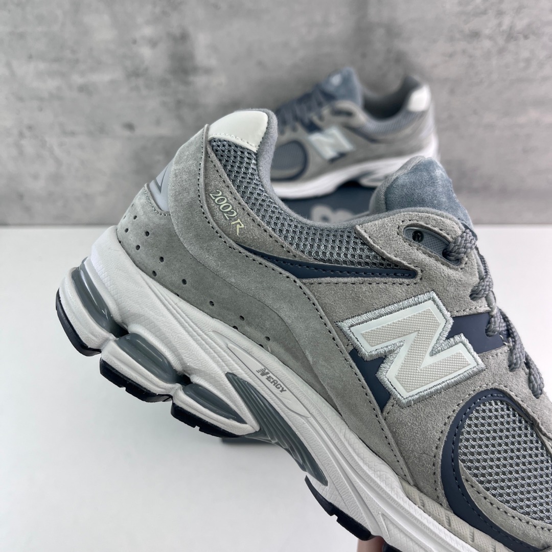 
New Balance WL2002 复古休闲跑步鞋 M2002RST
尺码：36 37 37.5 3