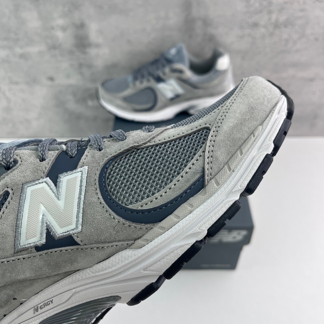 
New Balance WL2002 复古休闲跑步鞋 M2002RST
尺码：36 37 37.5 3