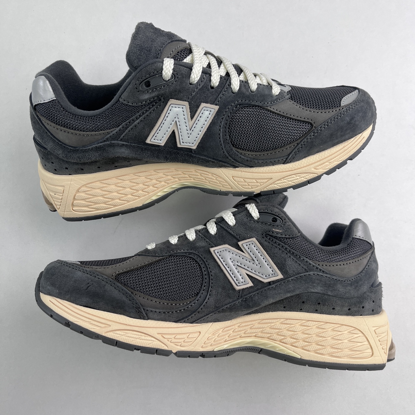 
New Balance WL2002 复古休闲跑步鞋 M2002RHO
尺码：36 37 37.5 3