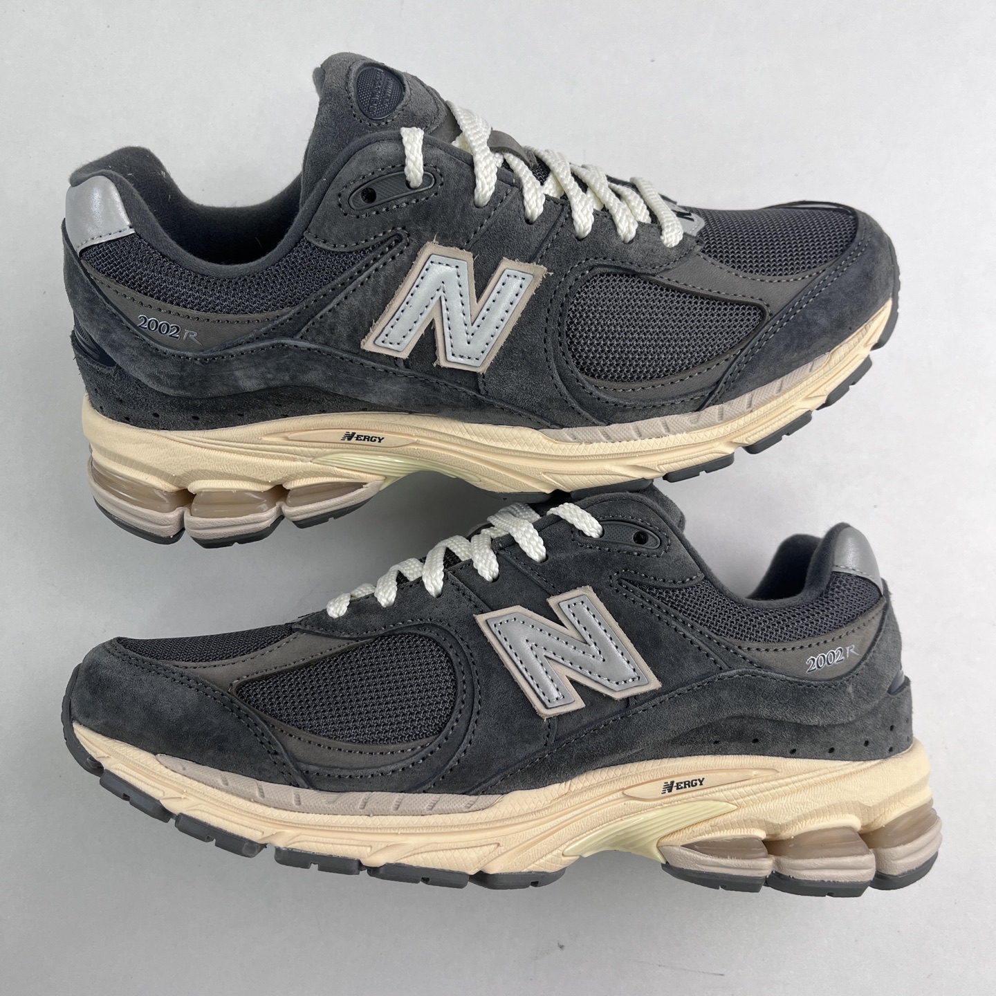 
New Balance WL2002 复古休闲跑步鞋 M2002RHO
尺码：36 37 37.5 3